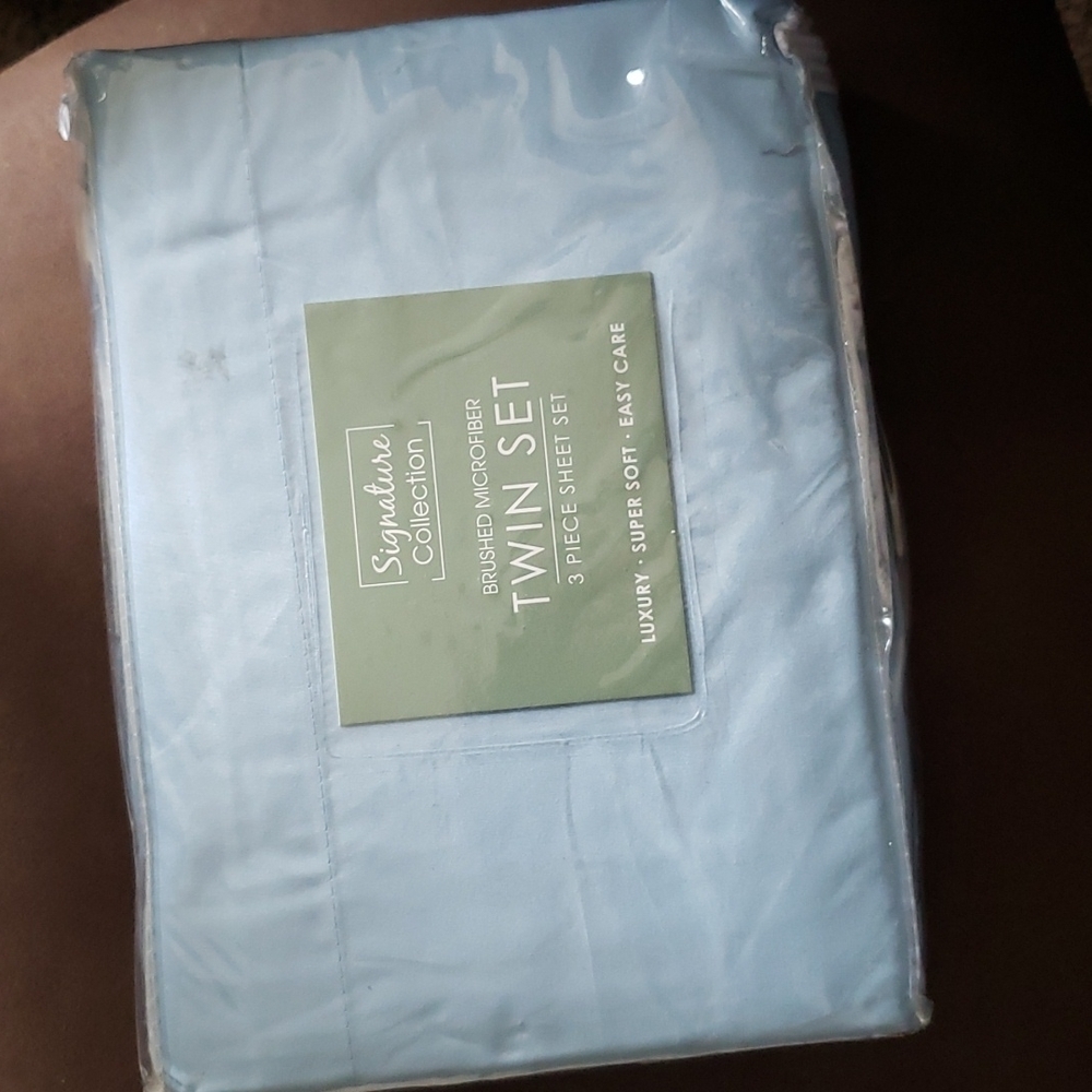 SIGNATURE Collection twin sheets